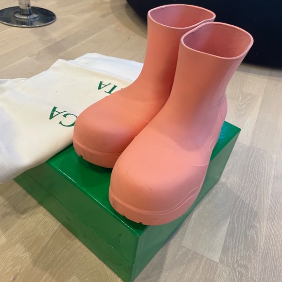 Bottega Veneta Puddle Boots - Picture 2 of 5